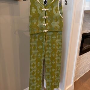 Green 2 piece knit outfit